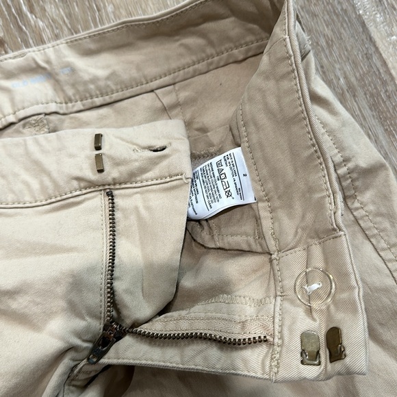 NWOT old navy pixie cut straight leg but skinny tan nice pants. Size 2 - Picture 3 of 3